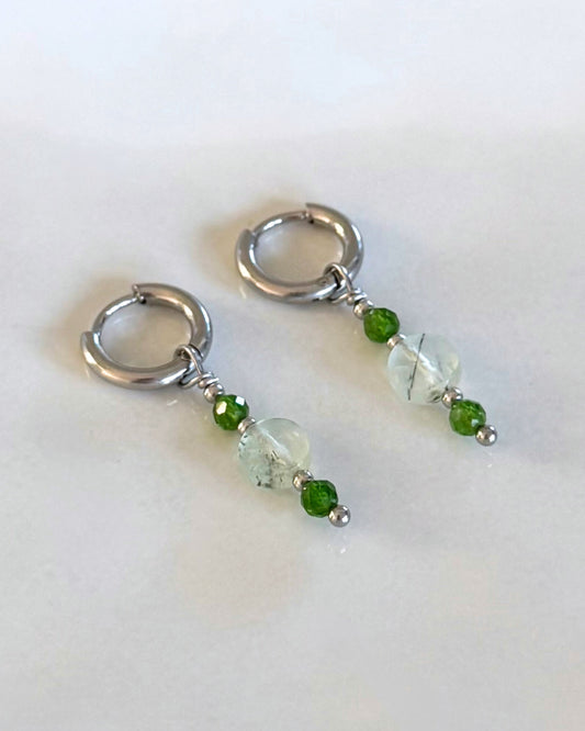 Oorbellen met groene hangers | Zilver stainless steel