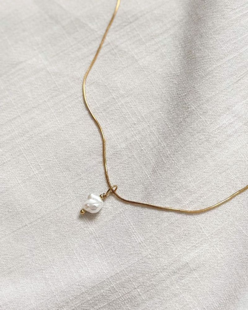 Lynne | Gouden ketting met pareltje | Keshi parel & stainless steel