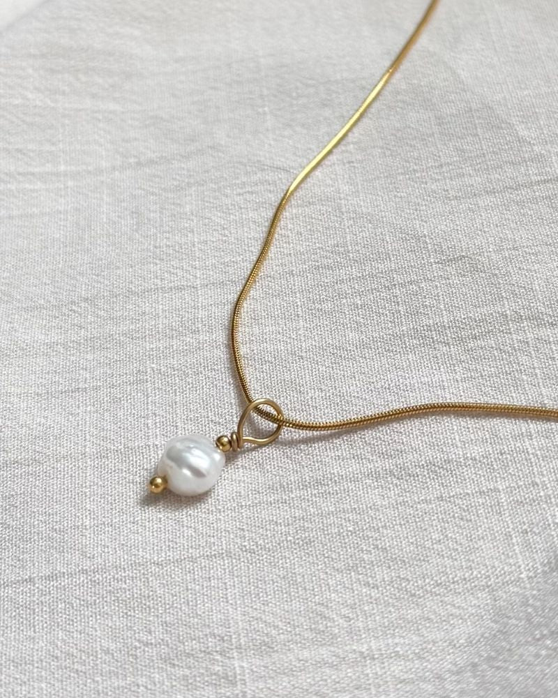 Lynne | Gouden ketting met pareltje | Keshi parel & stainless steel