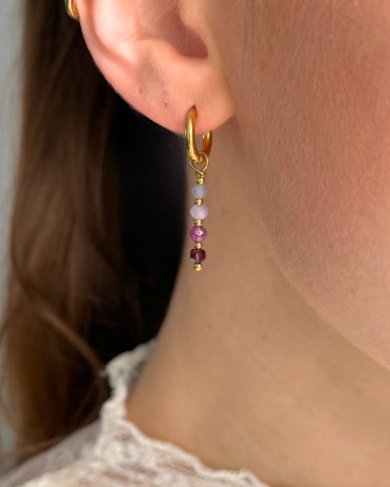 gouden oorringen met edelsteen hangers