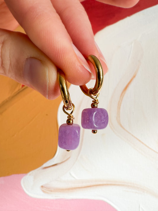 Sam | Gouden oorbellen met vierkante Amethist | Geboortesteen februari