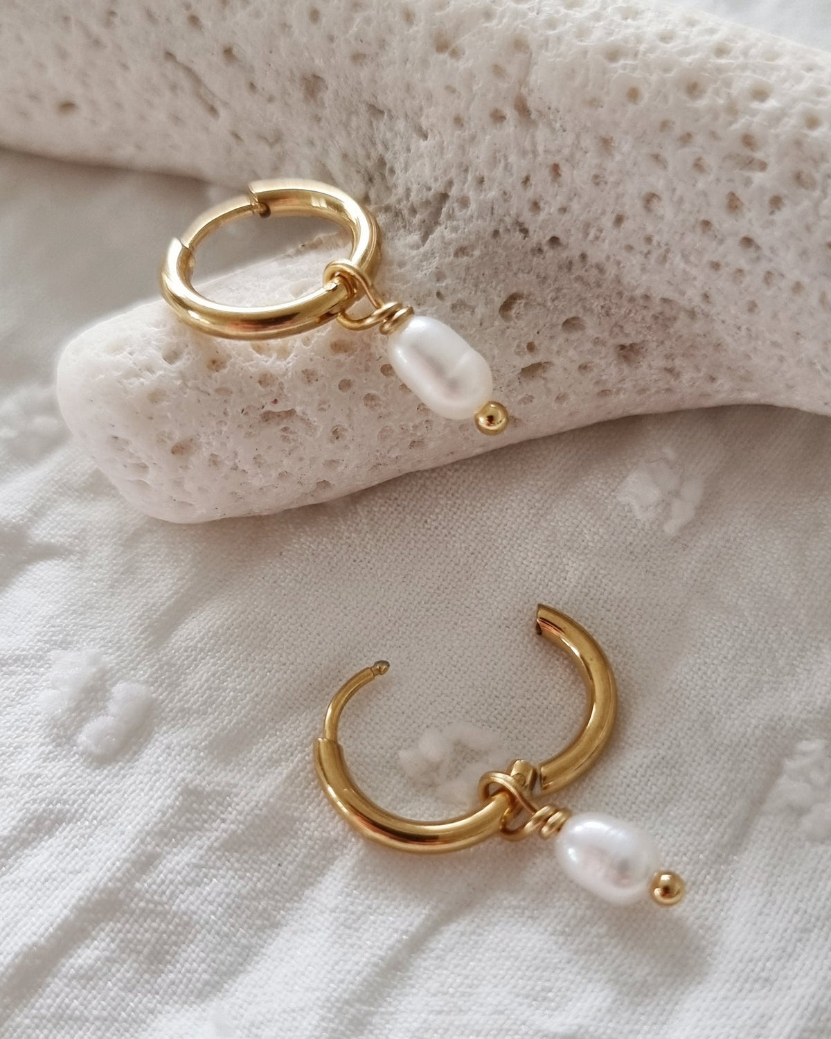 Cali | Gouden rvs oorbellen met parels | Stainless steel