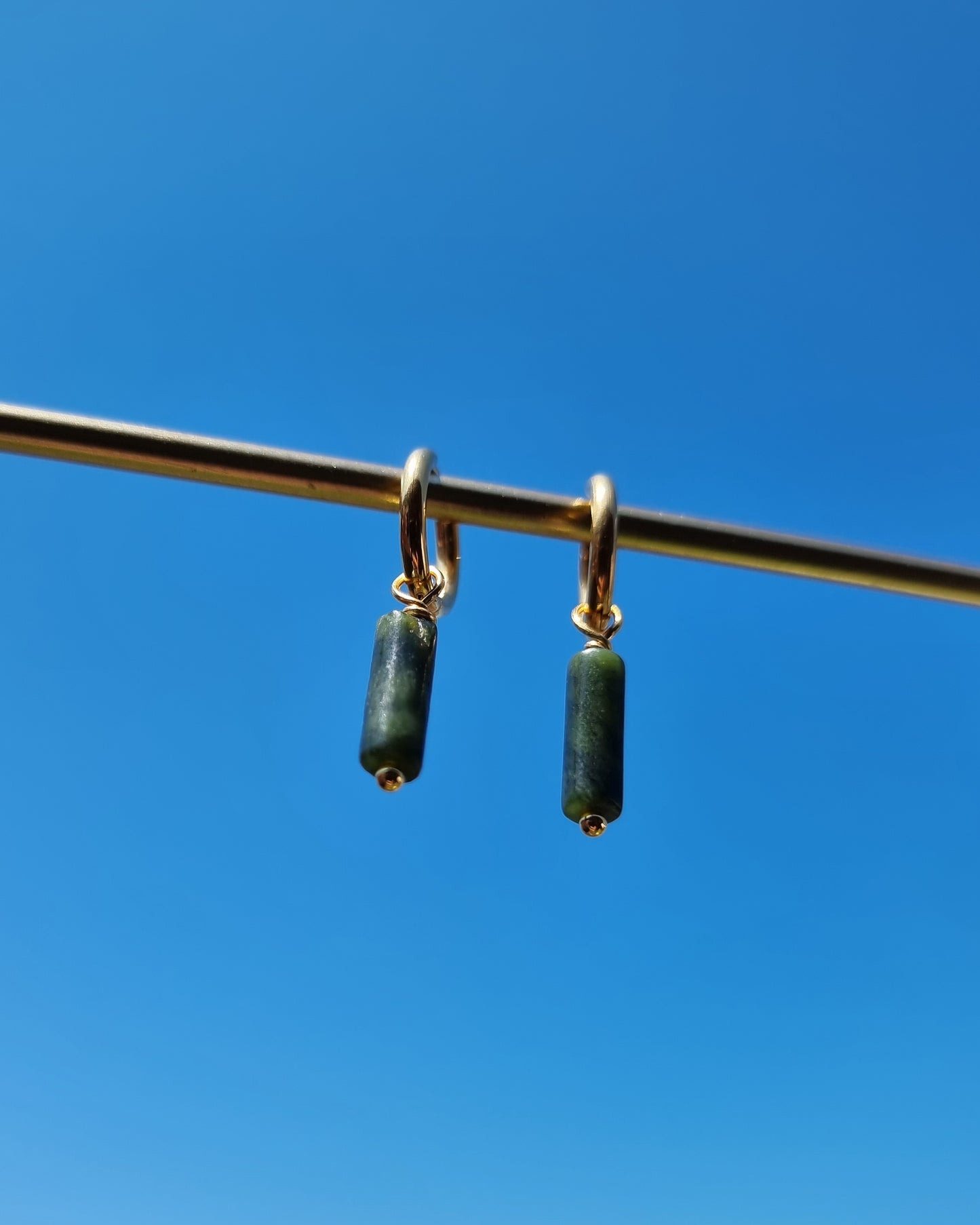 Verde | Gouden oorbellen met Jade hangers | Rvs