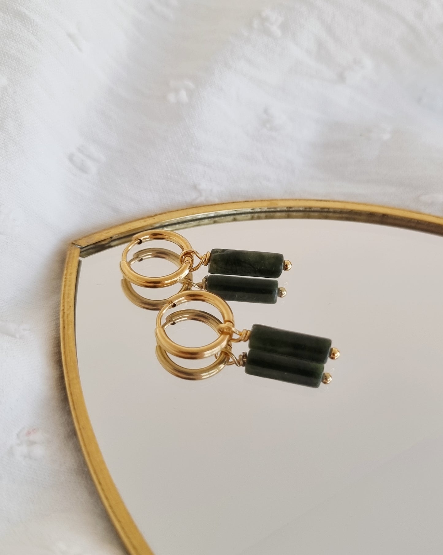Gouden oorbellen jade hangers