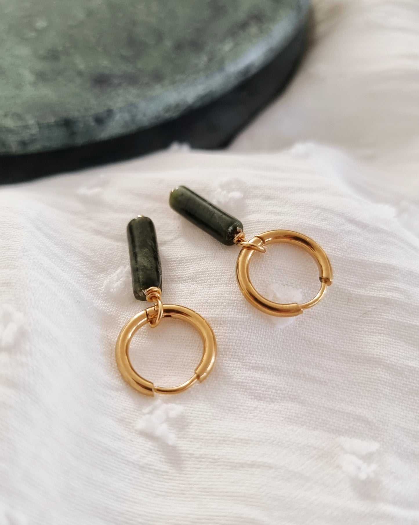 Verde | Gouden oorbellen met Jade hangers | Rvs