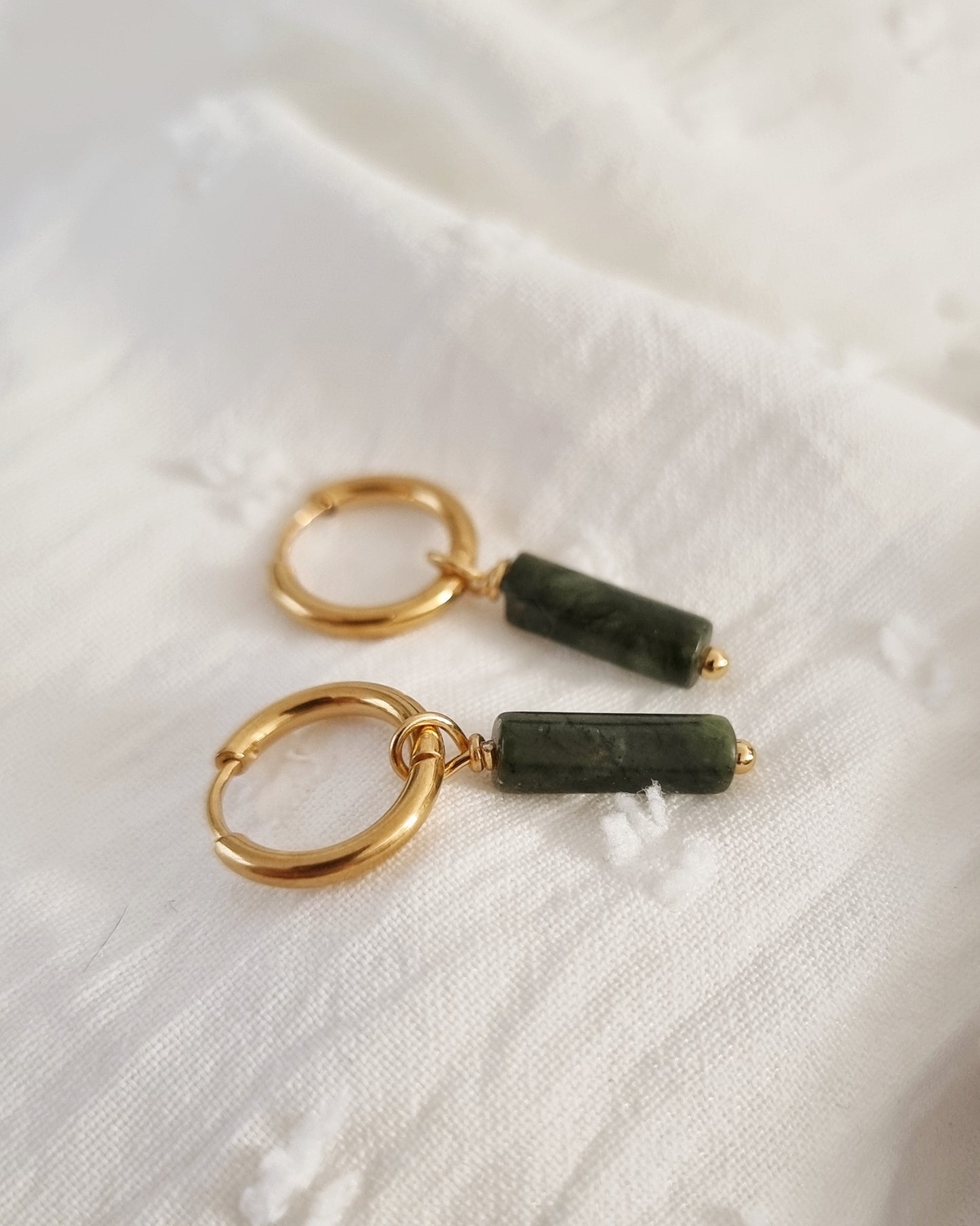 Verde | Gouden oorbellen met Jade hangers | Rvs