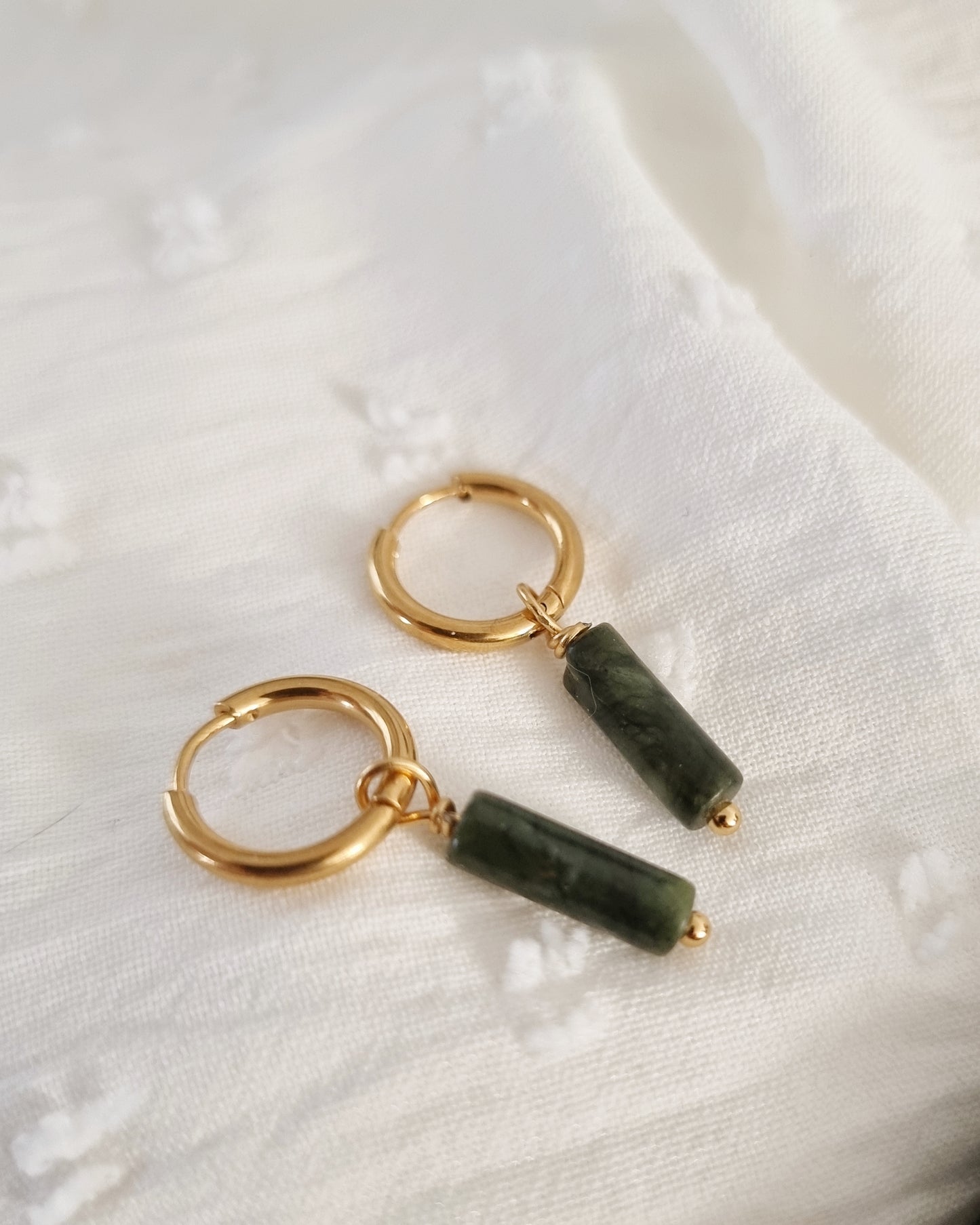 Verde | Gouden oorbellen met Jade hangers | Rvs