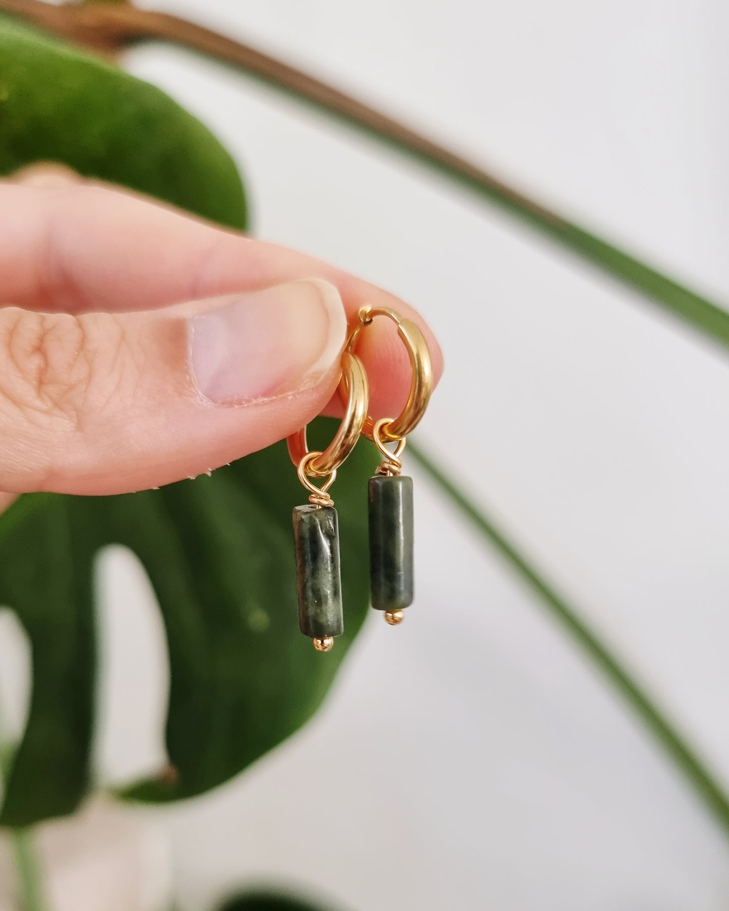 Verde | Gouden oorbellen met Jade hangers | Rvs