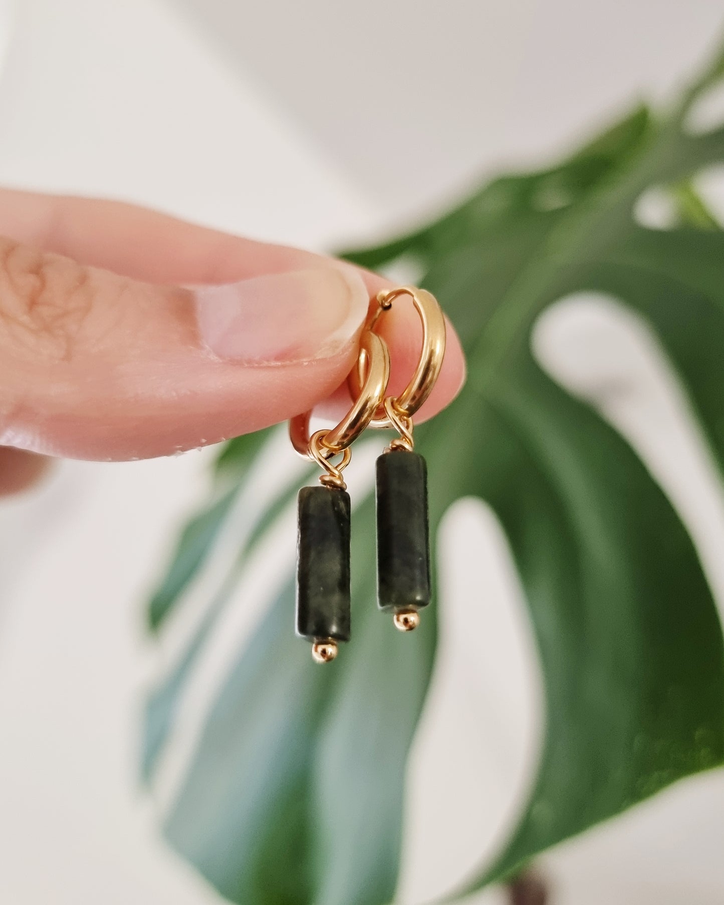 Verde | Gouden oorbellen met Jade hangers | Rvs