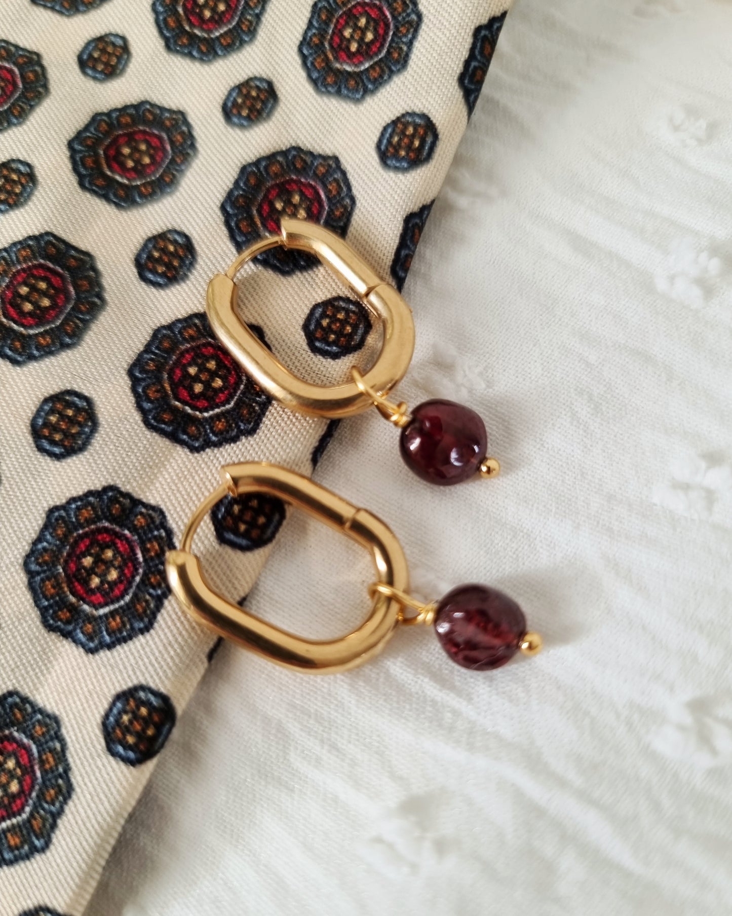 Gabrielle | Gouden oorbellen met Granaatsteen | Stainless steel