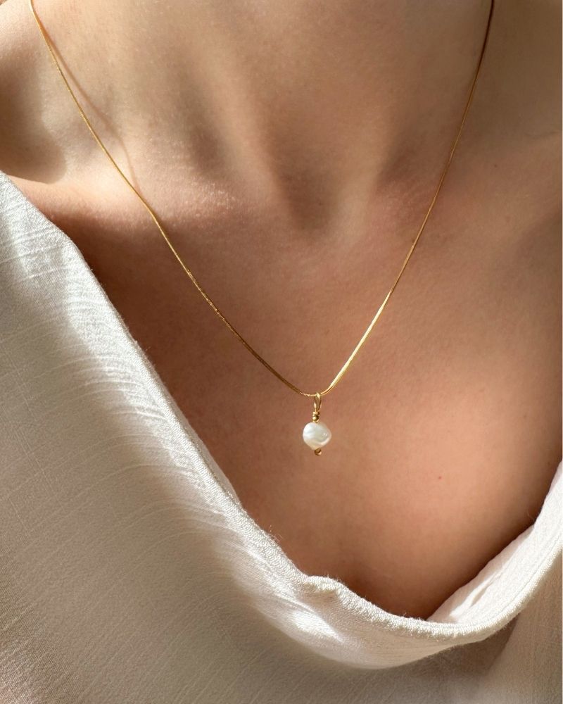 Lynne | Gouden ketting met pareltje | Keshi parel & stainless steel