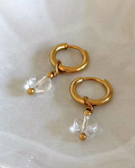 gouden oorbellen met bergkristal hangers