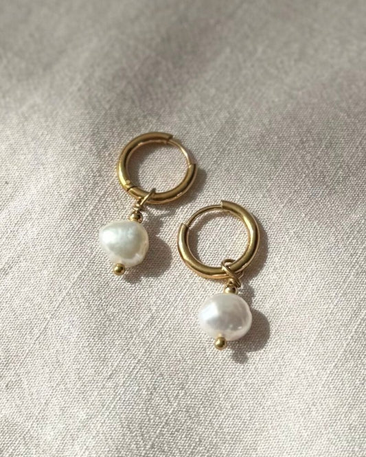 gouden oorbellen met zoetwaterparels