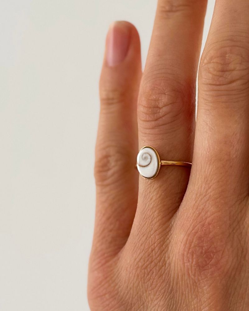 schelp ring goud