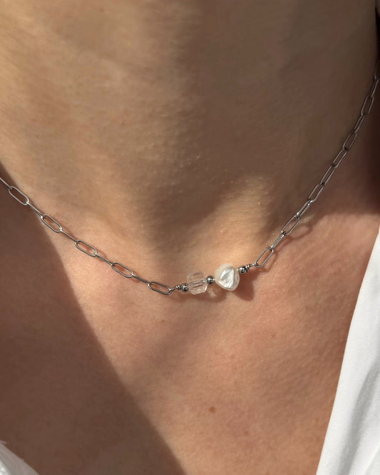 Paperclip ketting met bergkristal en parel Zilver stainless steel