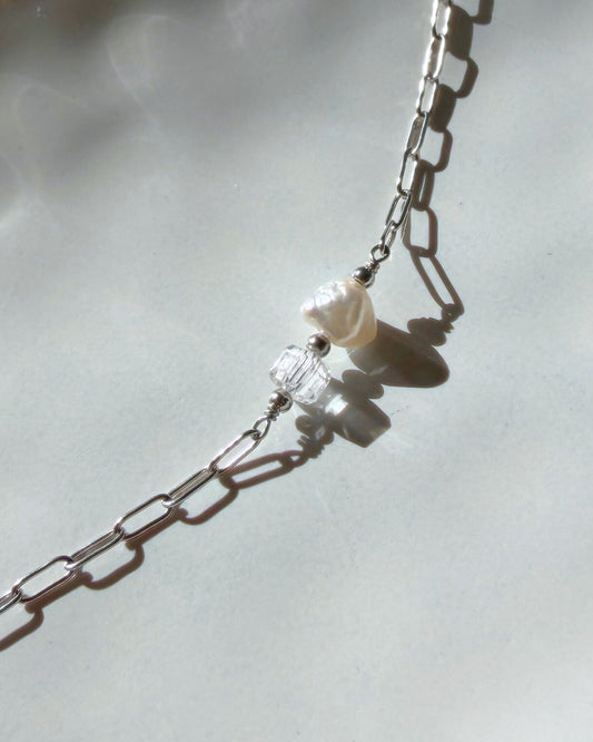 zilveren ketting met parel en bergkristal