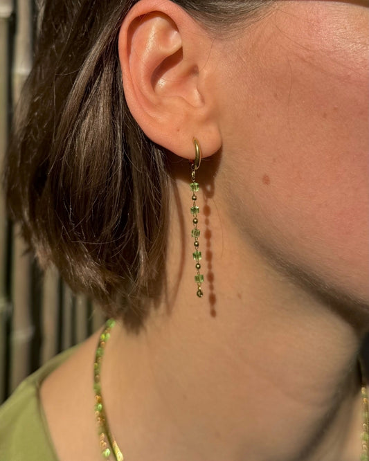 Lange oorbellen met groene details