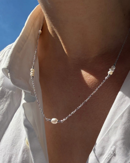 zilveren ketting met pareltjes