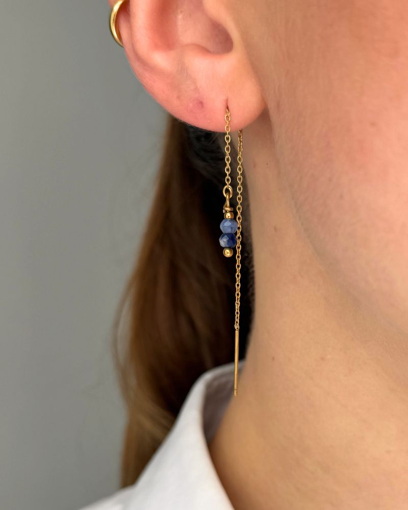 threader oorbellen goud met blauwe steen