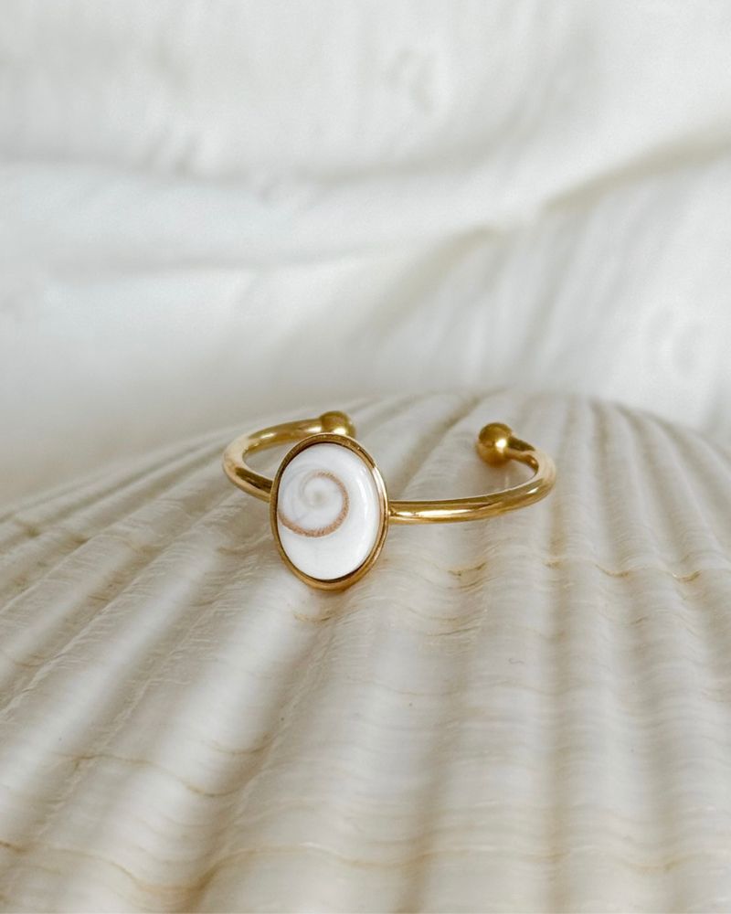 Schelp ring met Shiva eye | Goud stainless steel