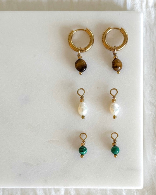 Oorringen tijgeroog malachiet zoetwaterparel