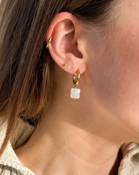 Luna | Gouden stainless steel oorbellen met vierkante Maansteen