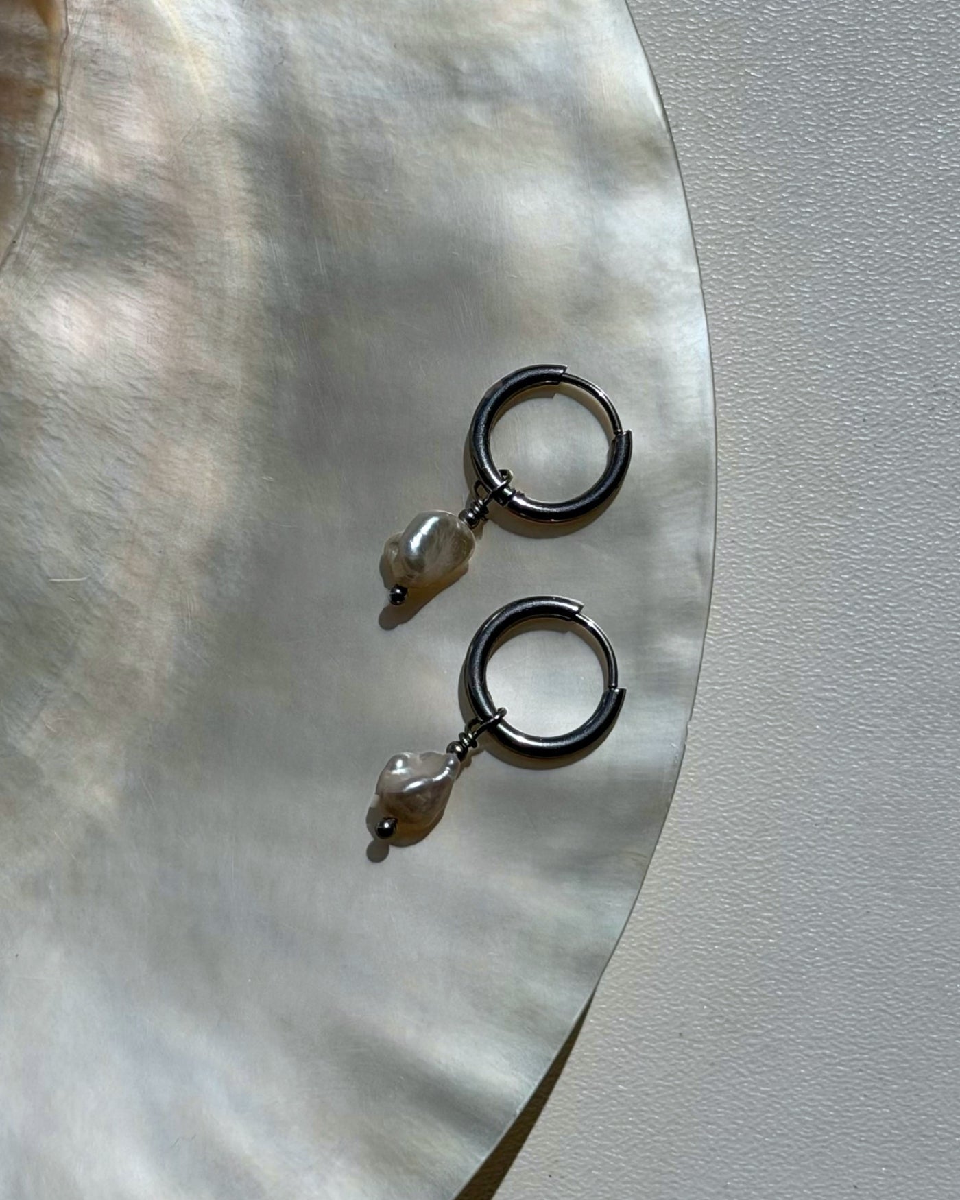 Maris | Oorbellen met keshi parels | Zilver stainless steel