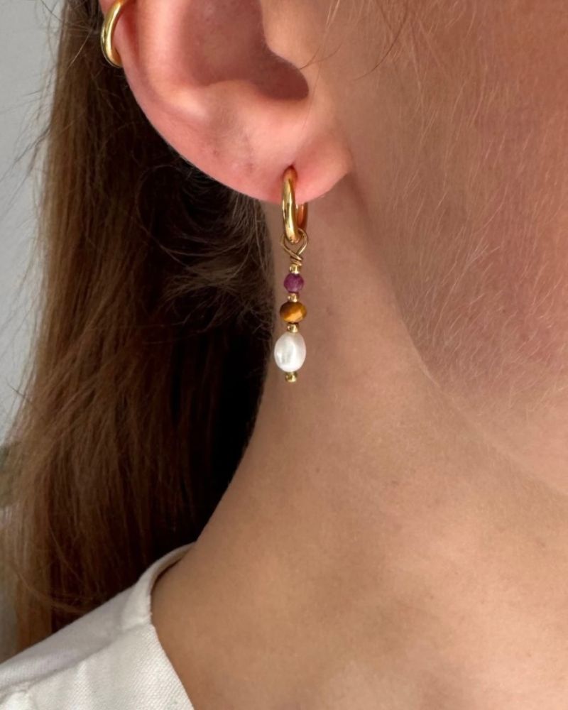 Esme | Oorbellen met parel, Tijgeroog & Robijn | Goud stainless steel