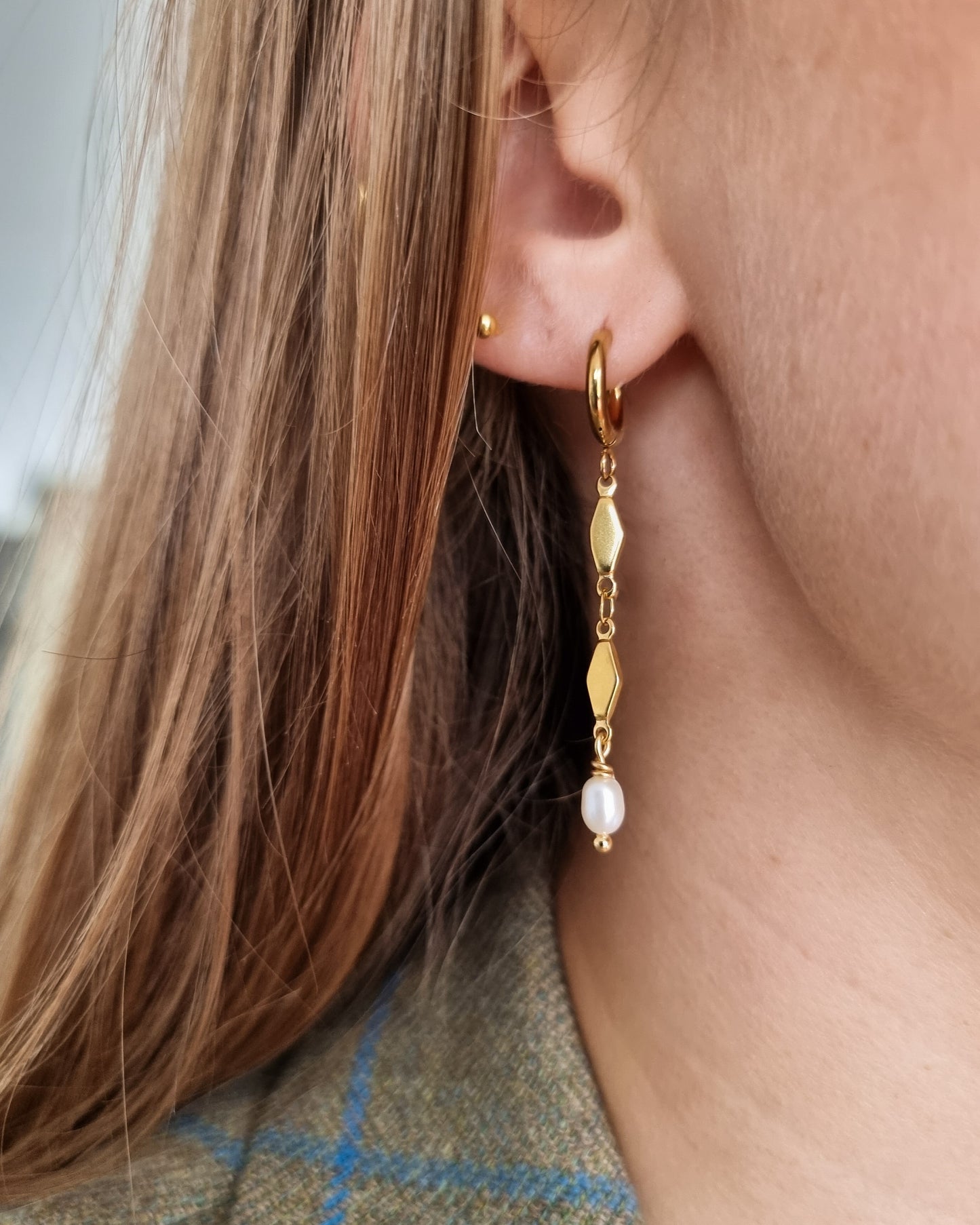 Polly | Lange, gouden oorbellen met parels of Jade | Stainless steel