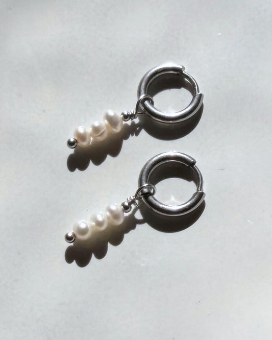 Oorbellen met kleine zoetwaterparels | Zilver stainless steel