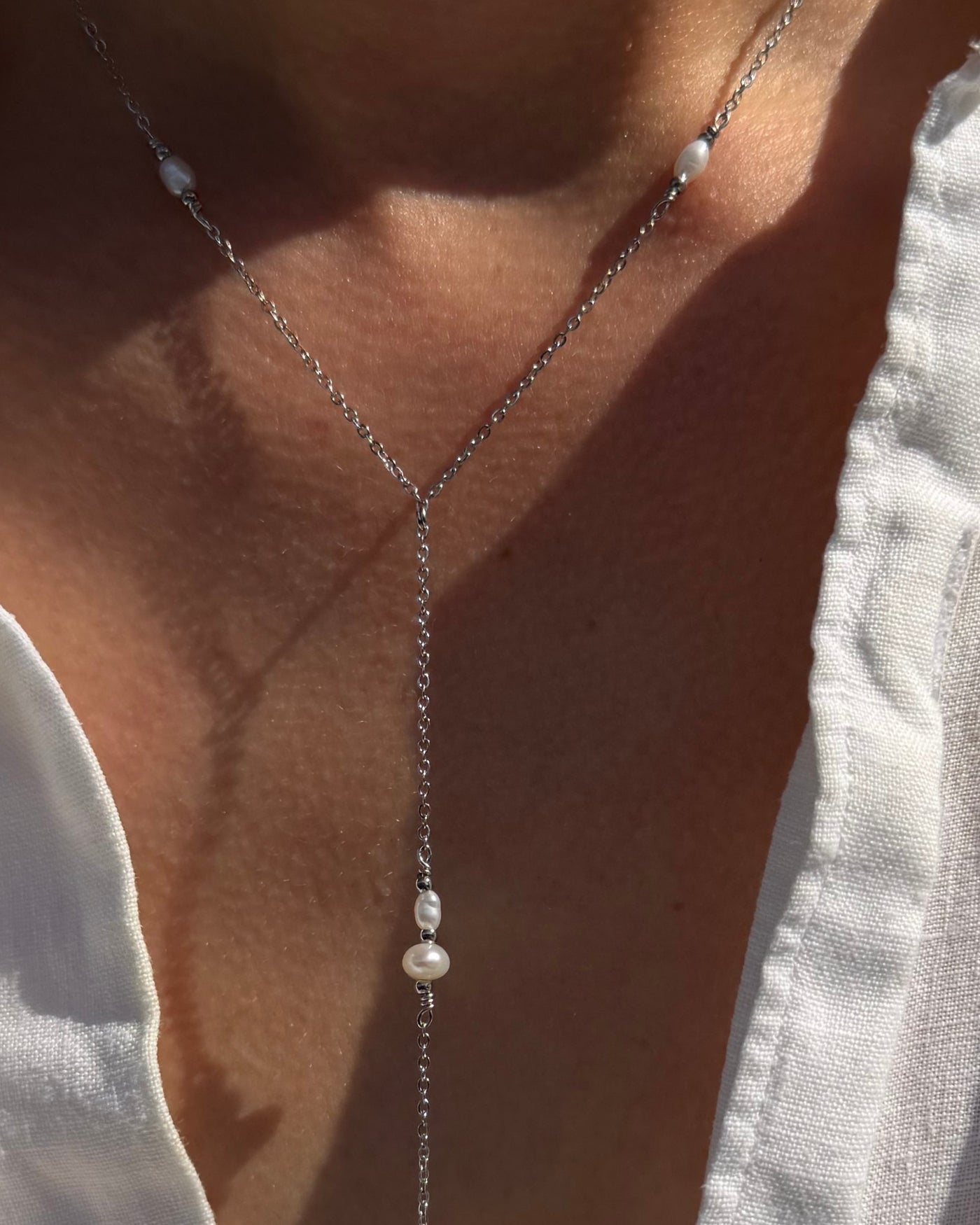 Nerea | Lange Y-ketting met zoetwaterparels | Zilver stainless steel