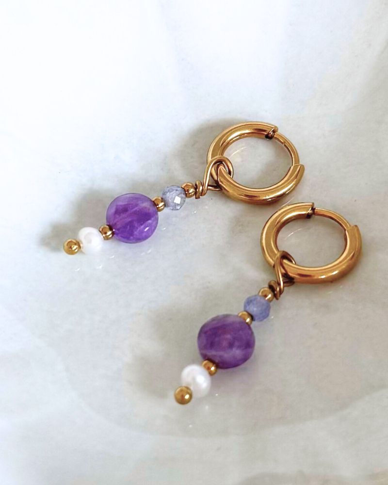 Violet | Oorbellen met parel & paarse edelstenen | Stainless steel