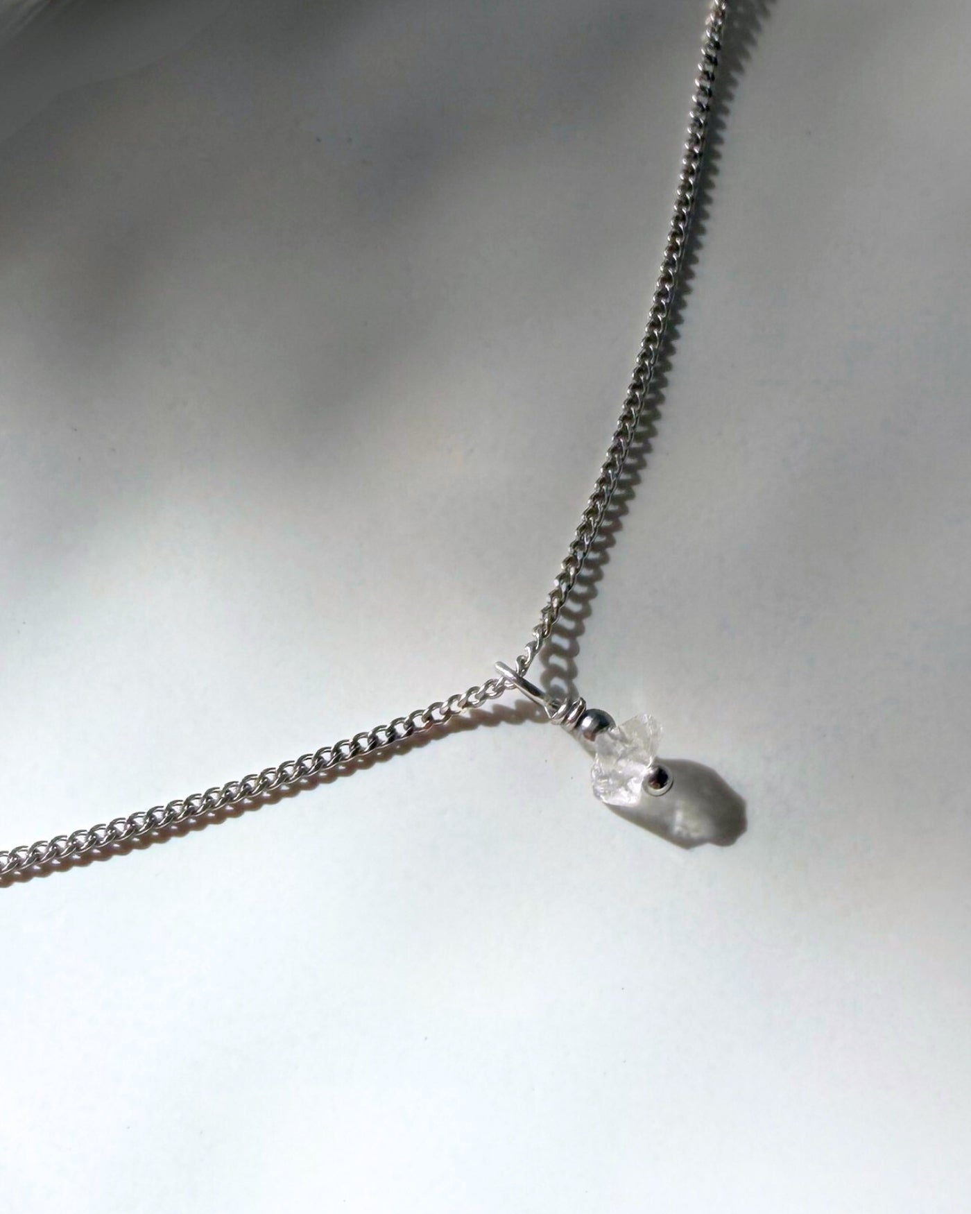 zilveren ketting met bergkristal