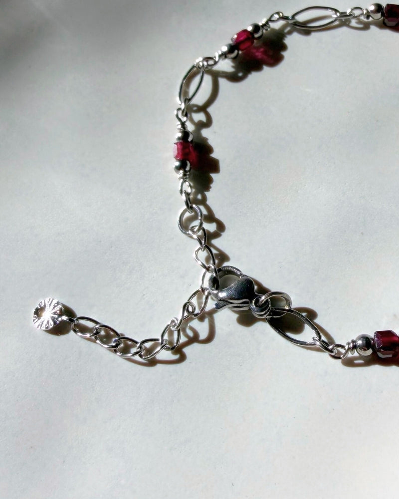 Maya | Granaat armband | Zilver stainless steel & Almandien Granaat