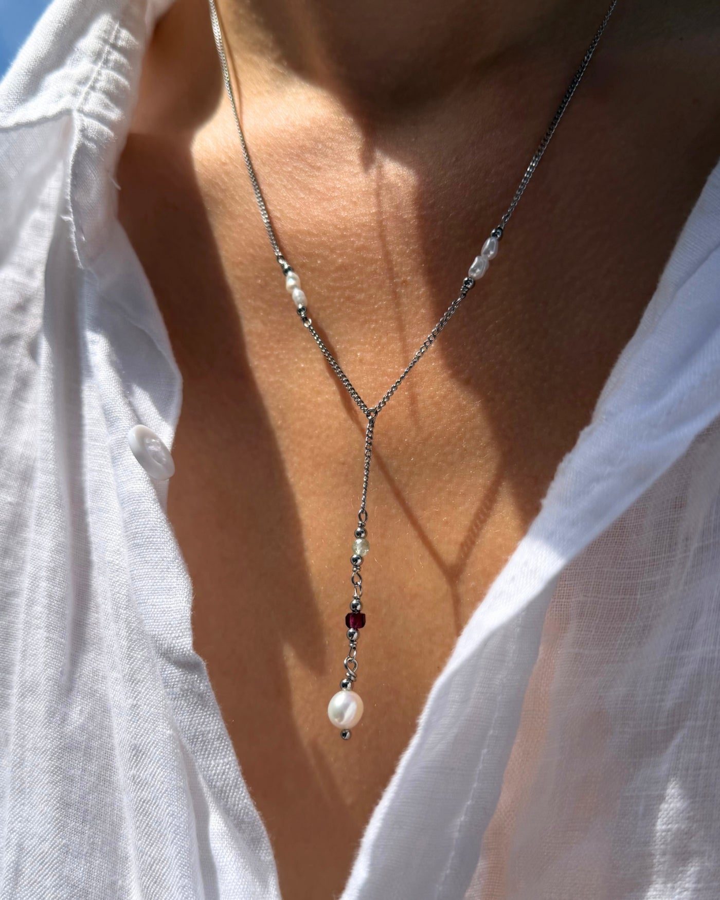 lange ketting zoetwaterparels en edelsteen zilver