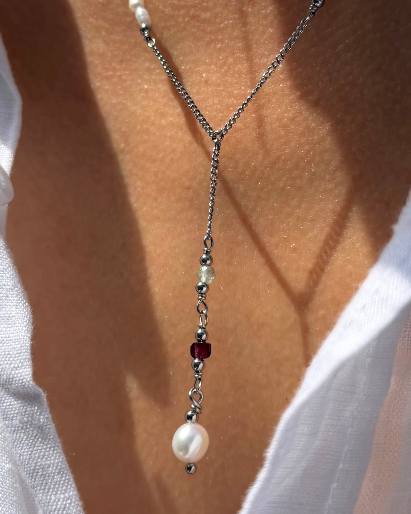 y vorm ketting zilver parels edelstenen lichtgroen rood