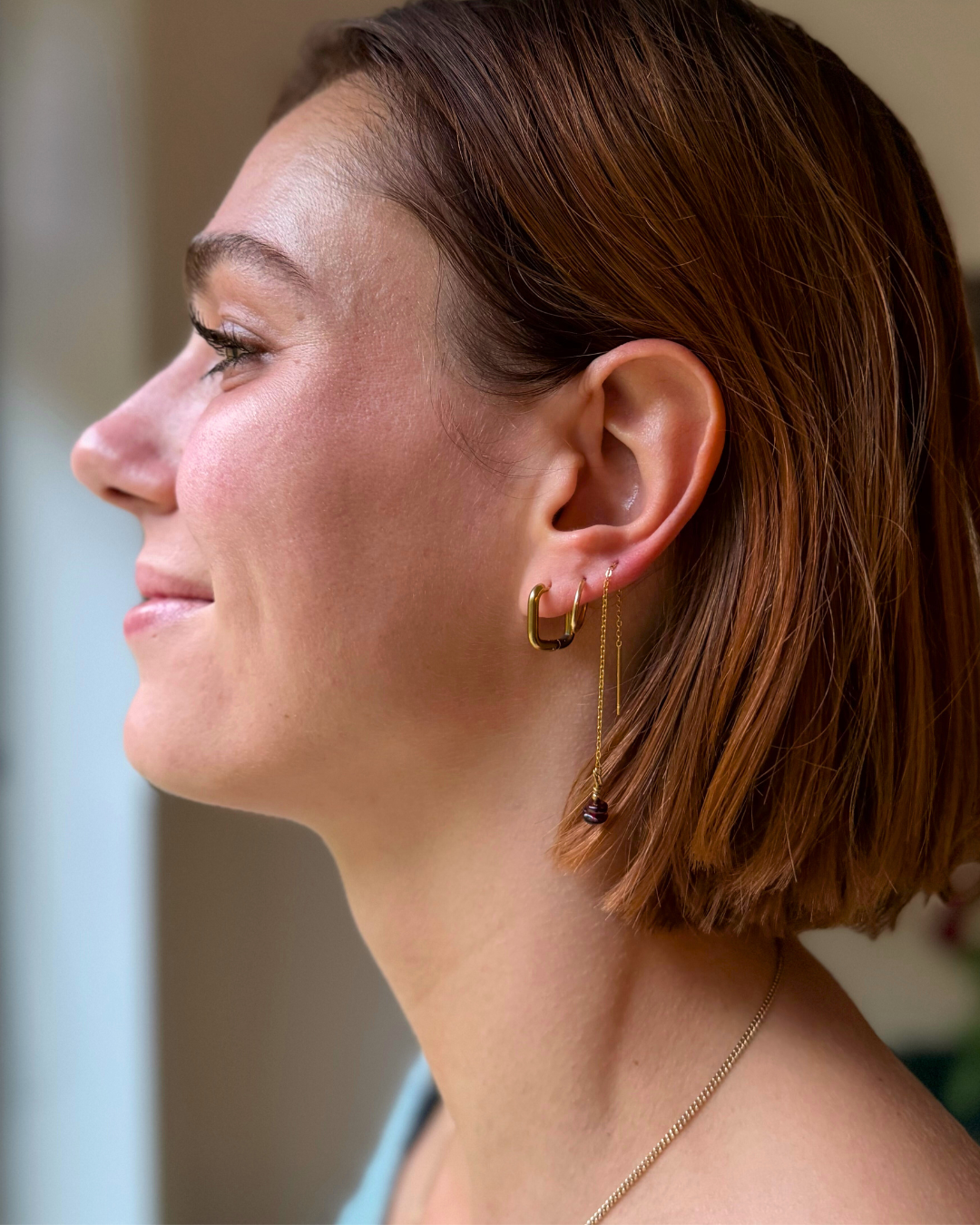 Jolie | Gouden threader oorbellen met Granaatsteen | Stainless steel