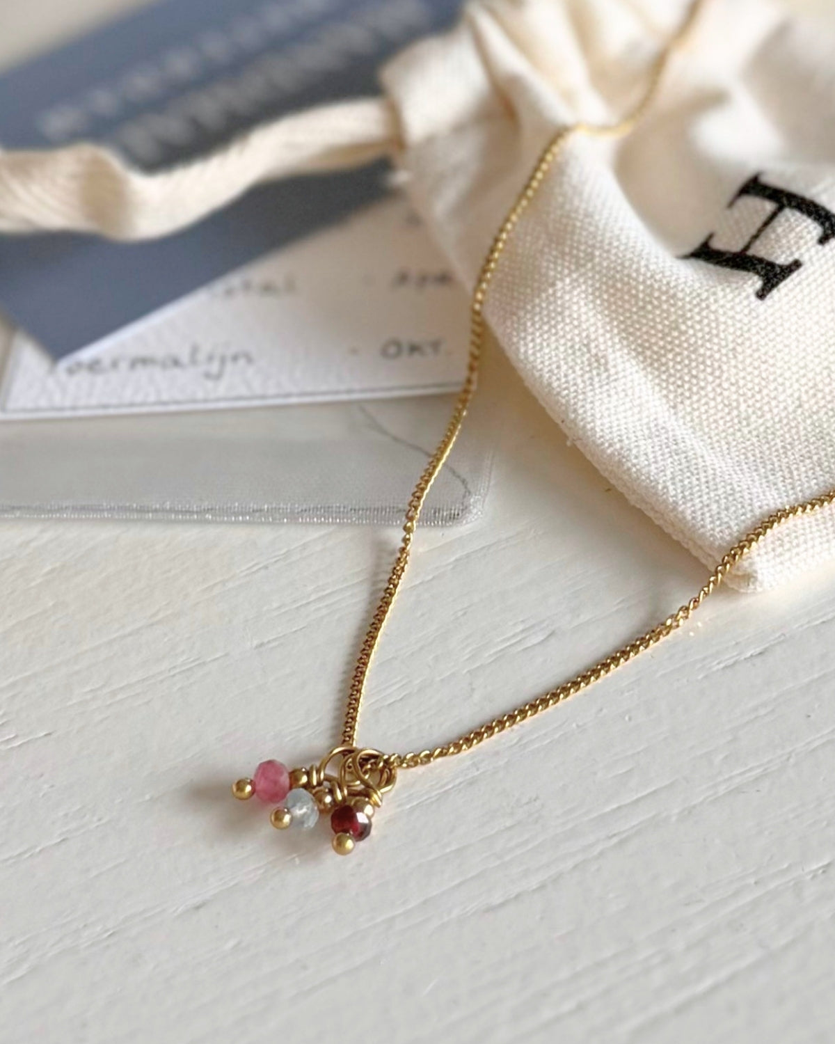 ketting met 3 geboortestenen goud