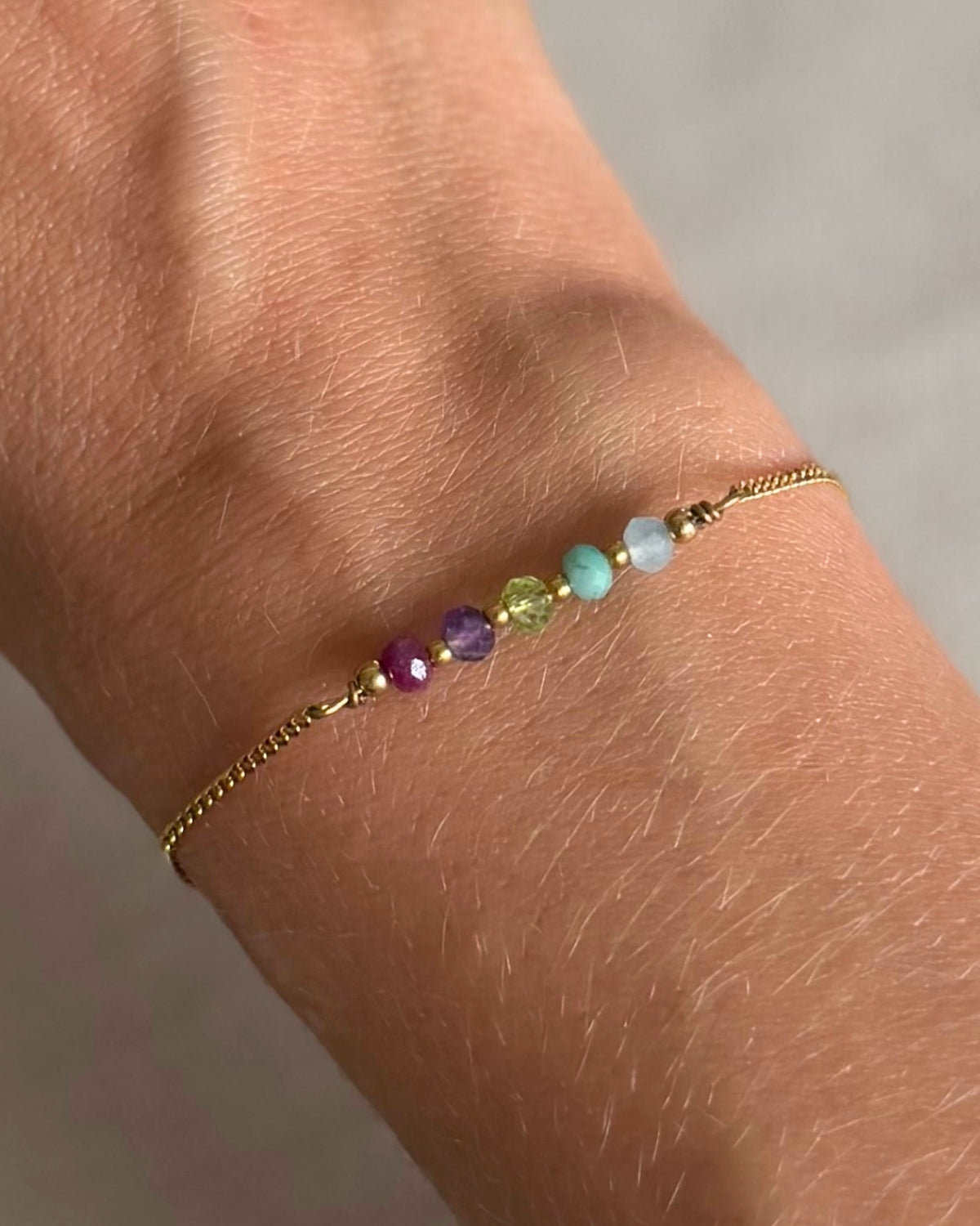 armband met 5 geboortesteentjes goud