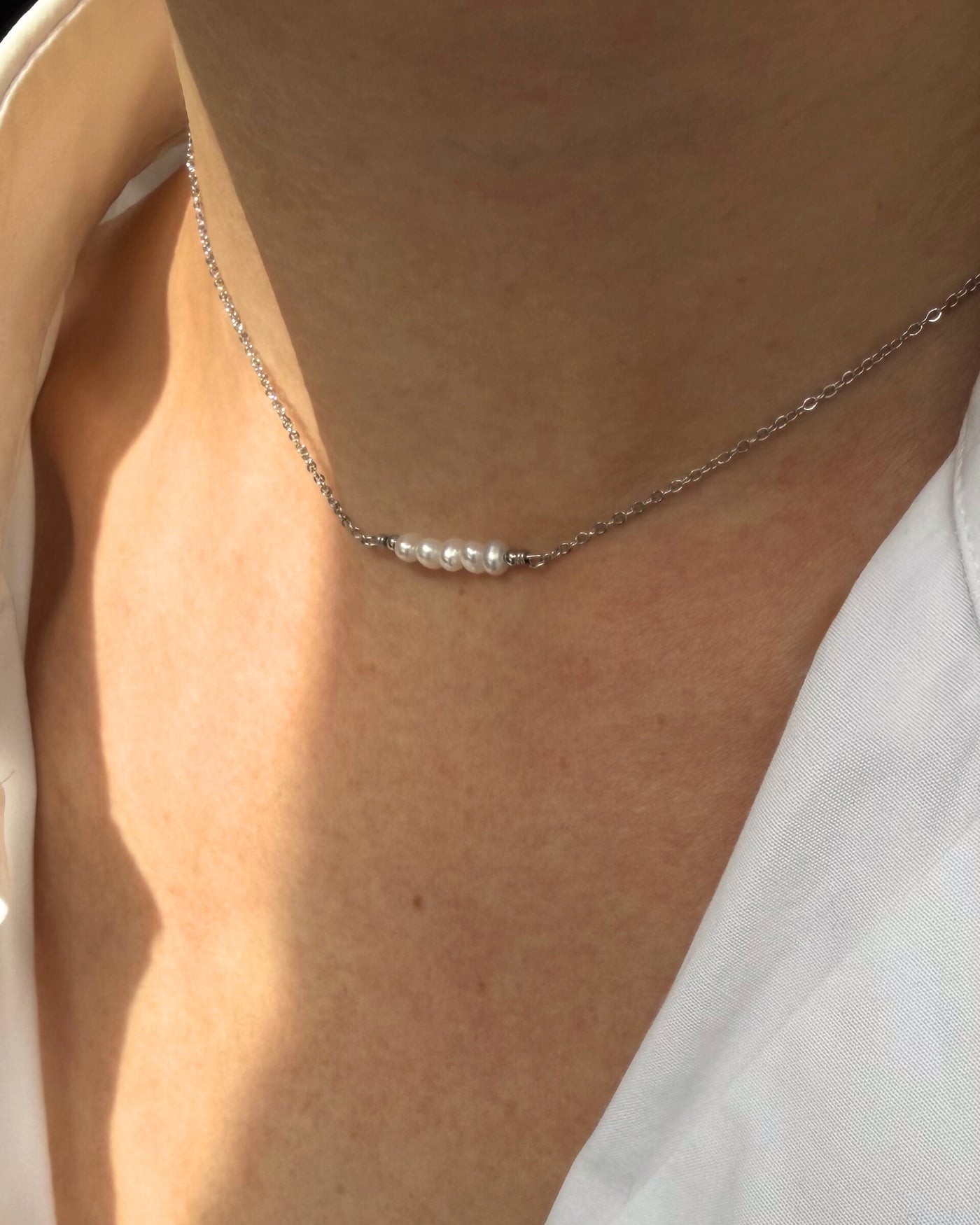 Baby Pearl | Zilverkleurige ketting met kleine zoetwaterparels