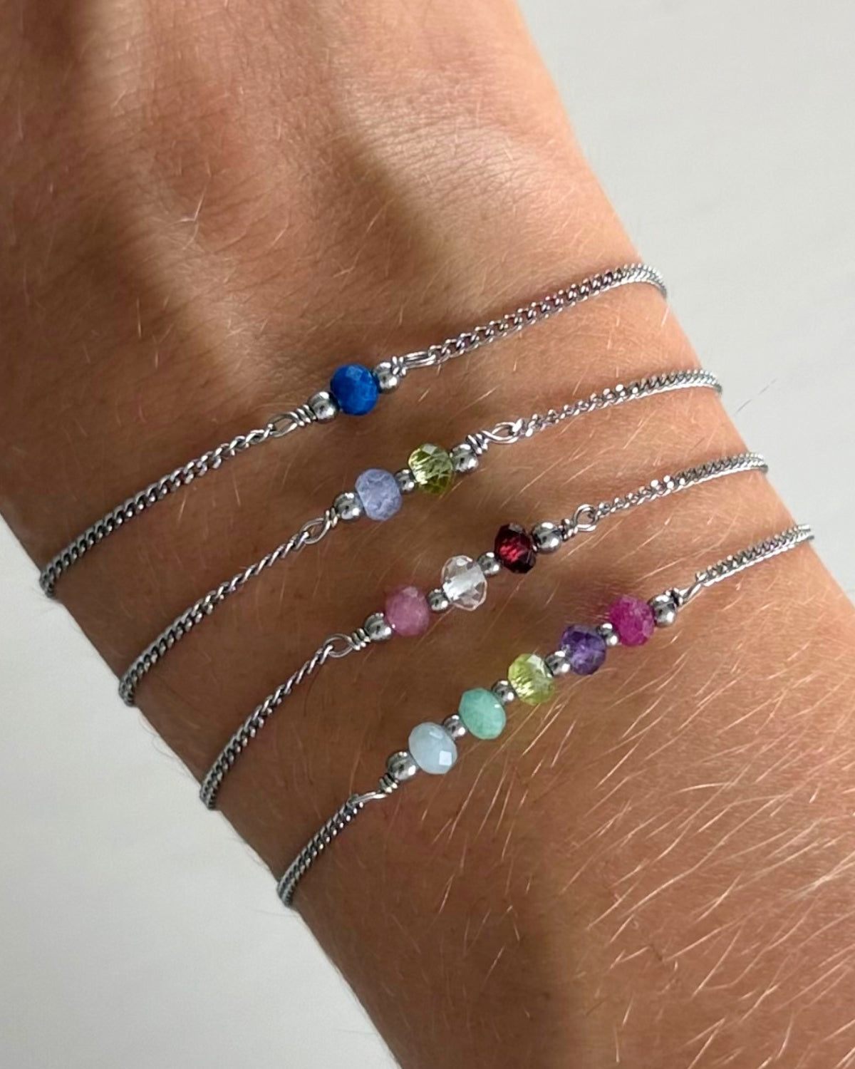 armband met meerdere geboortestenen