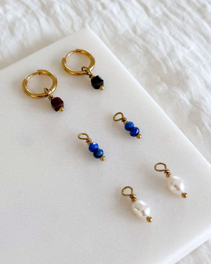 gouden oorringen met verschillende hangers mix match