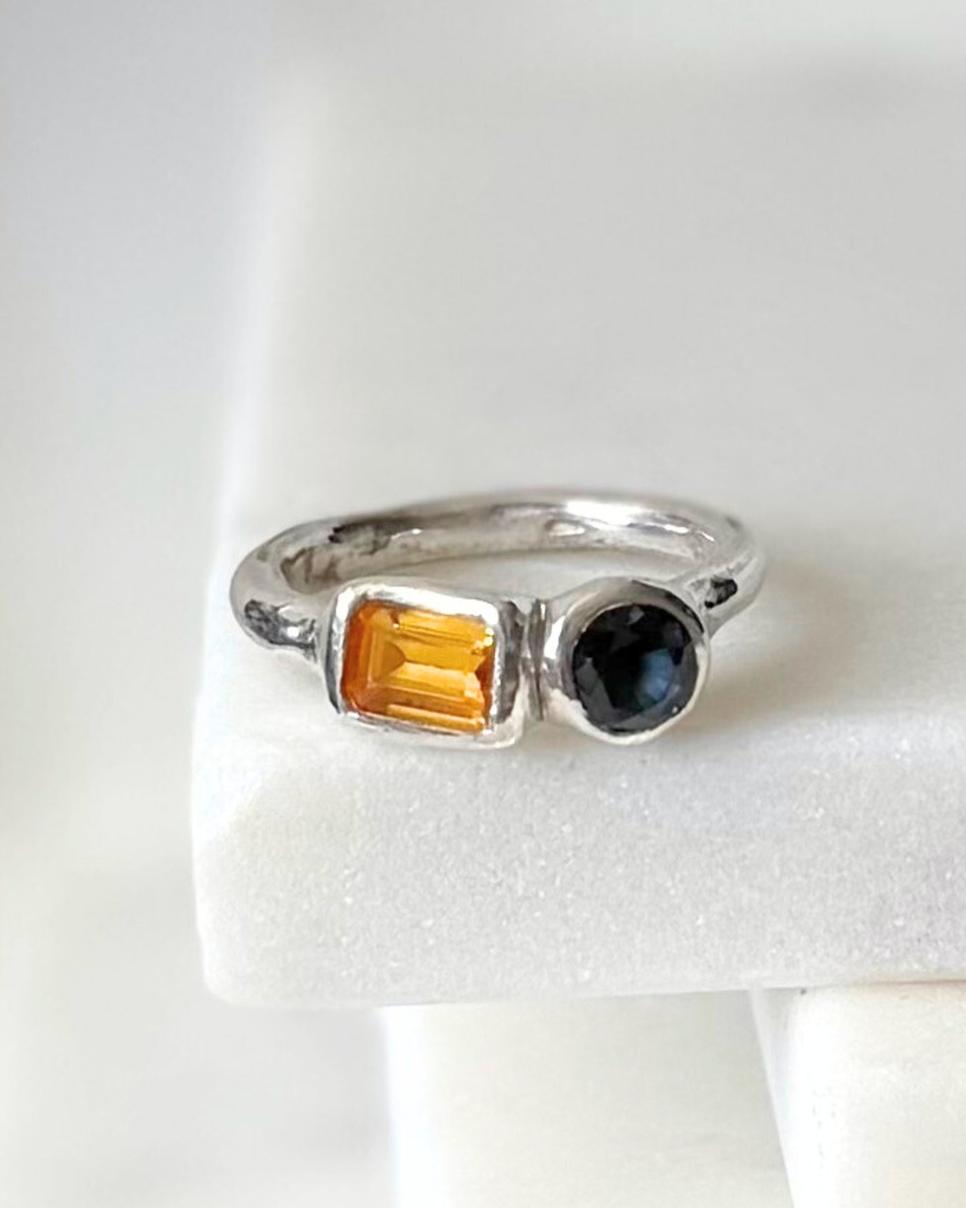 kleine zilveren ring met stenen uniek handgemaakt