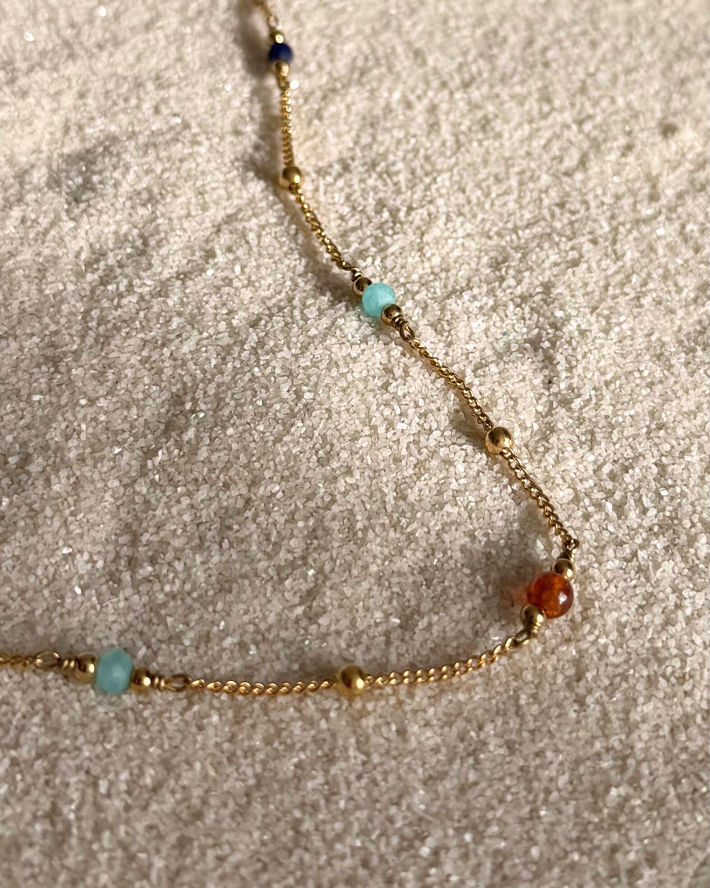 Sahara | Enkelbandje met oranje en blauwe stenen | Goud stainless steel