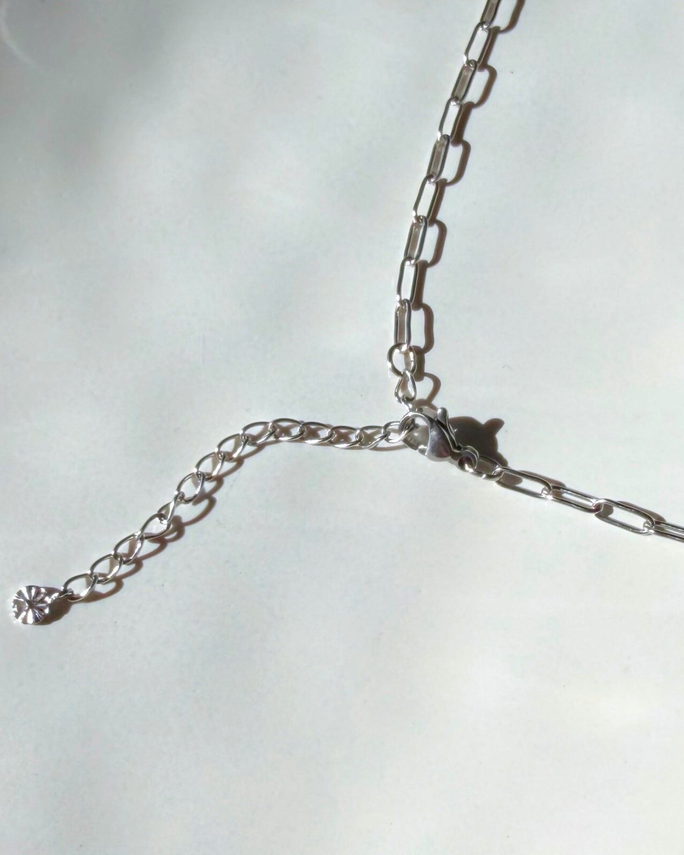 Elena | Paperclip ketting met bergkristal en parel | Zilver stainless steel