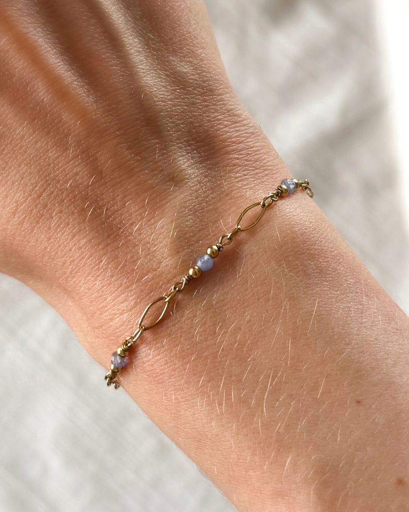 Maya | Tanzaniet armband | Goud stainless steel & echte edelstenen