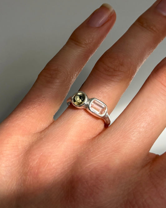 Handgemaakte zilveren ring Pinkring