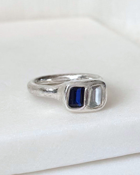 handgemaakte zilveren ring met blauwe stenen uniek massief zilver