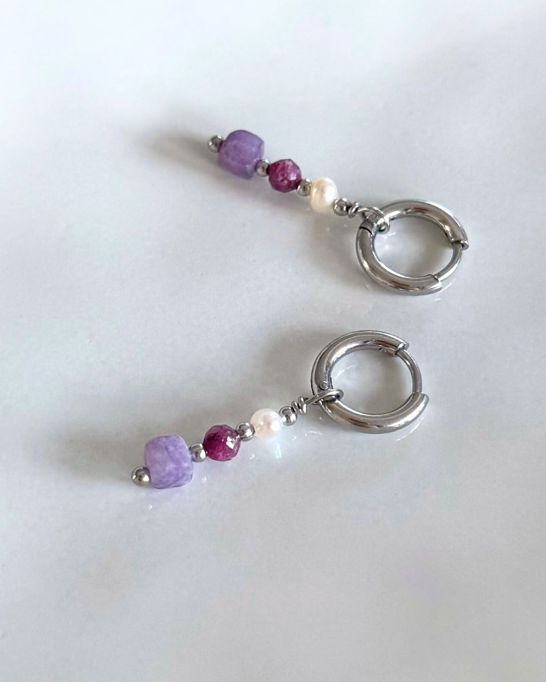 zilveren oorbellen met roze hangers stainless steel