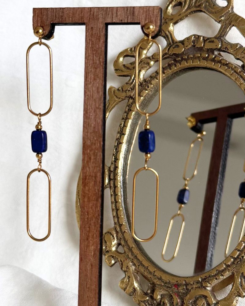 lange oorbellen met blauwe stenen